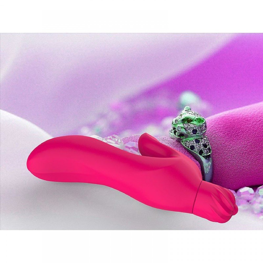 VIBRADOR PONTO G COM ESTIMULADOR DE CLITORIS Feito em puro silicone atóxico. VIBRADOR PONTO G COM ESTIMULADOR DE CLITORIS