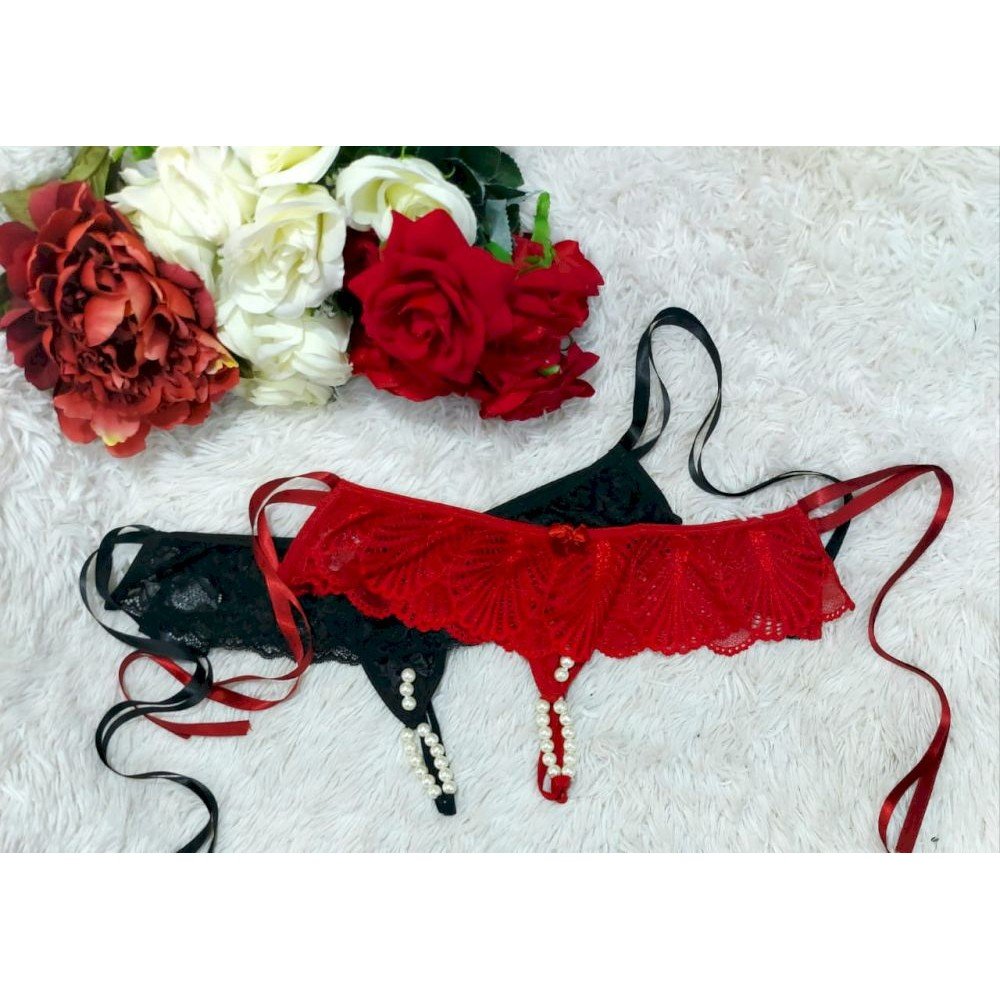 CALCINHA TAILANDESA FASCINO A Tanga Tailandesa é confeccionada em renda e possui pérolas sensuais para estimulação clitoriana e masturbação, as bolinhas peroladas vão fazer você sentir prazer intenso, além de permitir a estimulação ela facilita também a CALCINHA TAILANDESA FASCINO