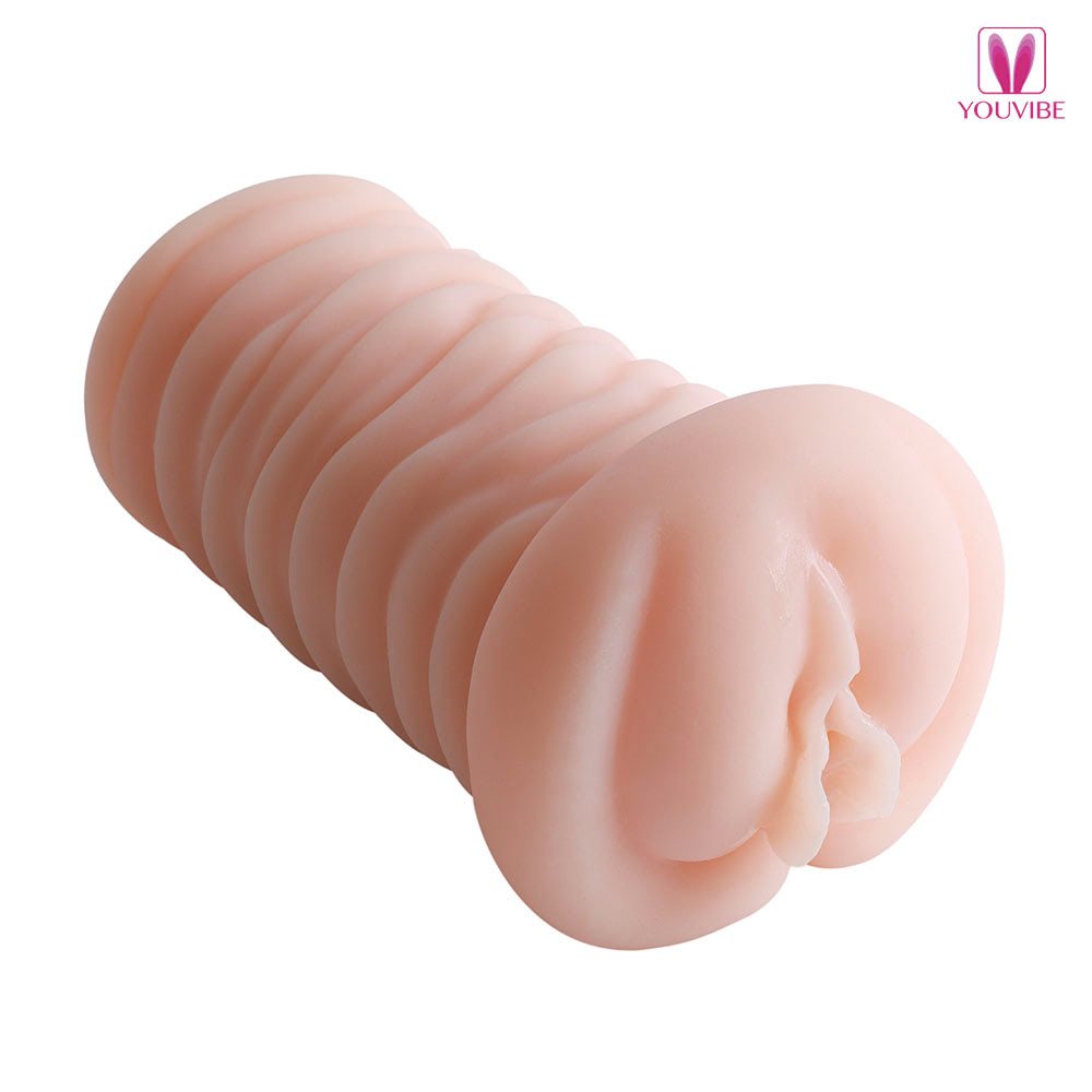 MASTUBADOR FORMATO VAGINA MA126 Masturbador masculino em formato de vagina madura, feito em cyberskin, seu material super macio e semelhante a pele humana deixam a penetração muito realista, e seu canal apertadinho e com texturas internas simulam a penetr MASTUBADOR FORMATO VAGINA MA126